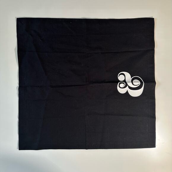 Kate Spade New York Set Of 2 Black Ampersand "&" Cloth Wedding Napkins - Picture 4 of 9